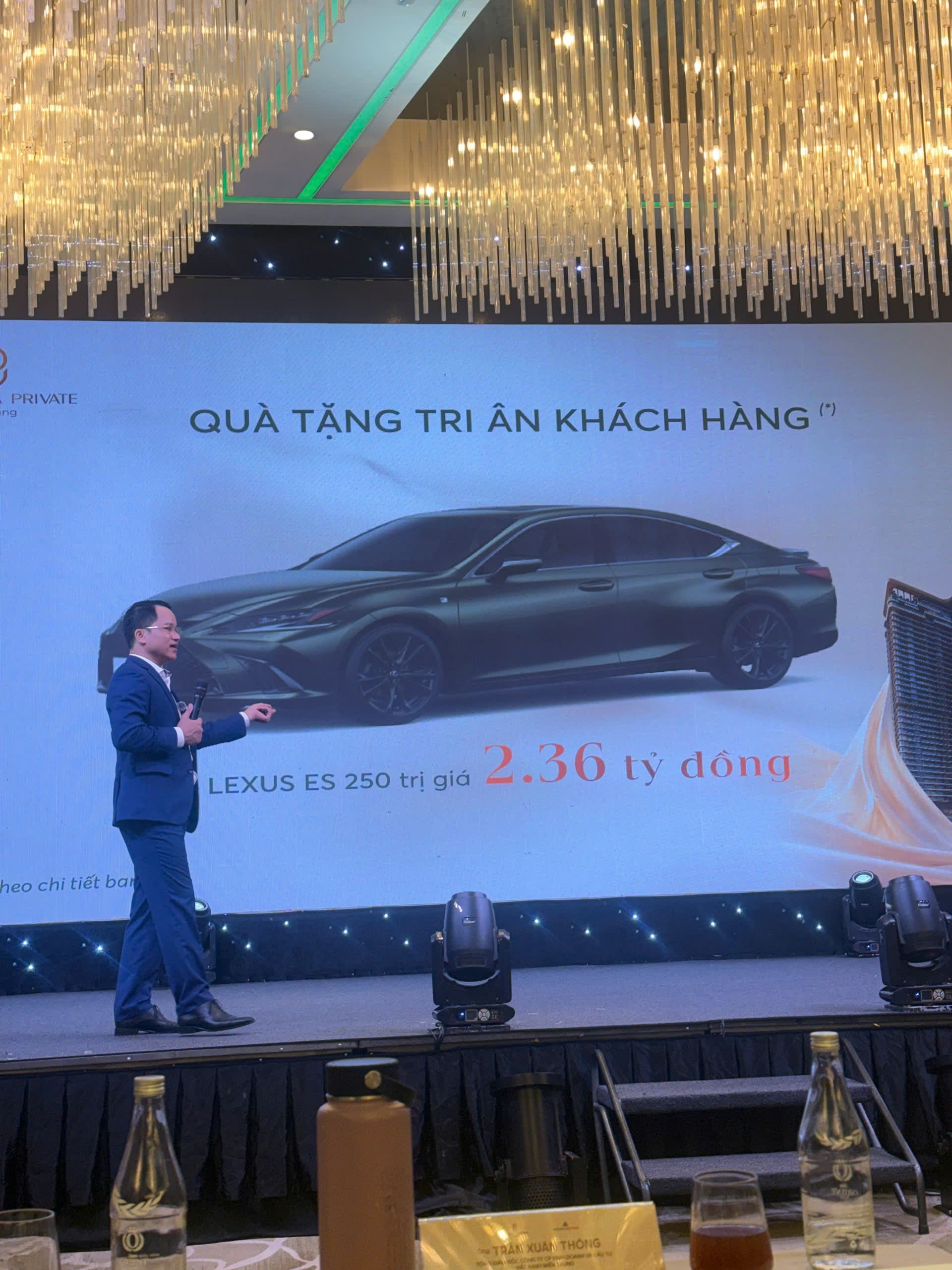 Quà tặng Lexus ES 250 trị giá 2,36 tỷ đồng tại sự kiện Peninsula Private